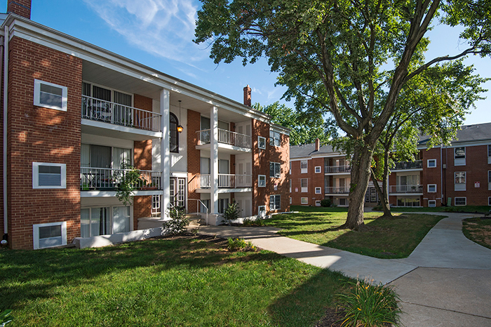 Situated near Naamans Road, I-95 and I-495, The Edge at Greentree ie less than 10 miles from Wilmington, Del., and 23 miles from Philadelphia.