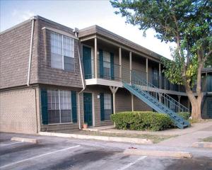 Pineview Apartments in Garland, Texas