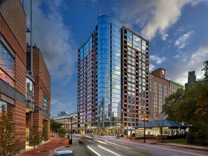 One Theater Square in Newark, N.J., a 23-story rental property with 243 apartment homes, represented a partnership with the New Jersey Performing Arts Center and was the first ground-up apartment building in Newark in more than 50 years. It’s more than 60 percent leased after only six months and will be fully occupied by spring 2019. Image courtesy of Dranoff Properties