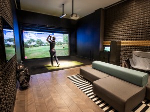 Golf simulator at Broad Exchange in lower Manhattan from developer LCOR. The property features private workout and amenity rooms for better social distancing. Photo courtesy of LCOR.