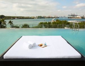 Apogee's infinity-edge pool