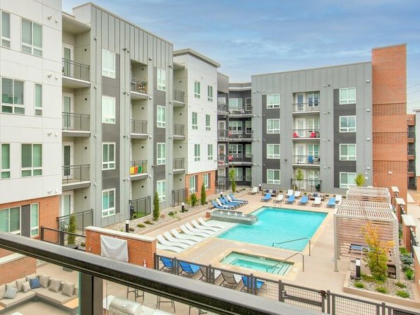 4400 Syracuse Apartments is a 316-unit community in Denver.