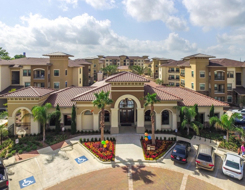 Image of the Uptown Square Property