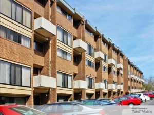 Exterior shot of Geddes Hill Apartments in Ann Arbor, Mich.