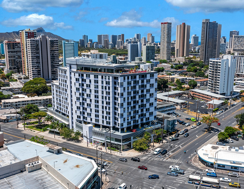 Hale Mahana rises 11 stories and features one- to four-bedroom floorplans, as well as about 15,000 square feet of retail space. Image courtesy of JLL