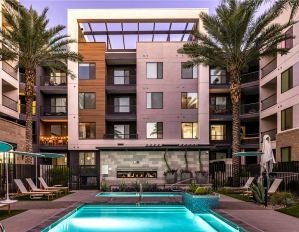The pool and exterior of the Trovita Rio in Tempe, Ariz.