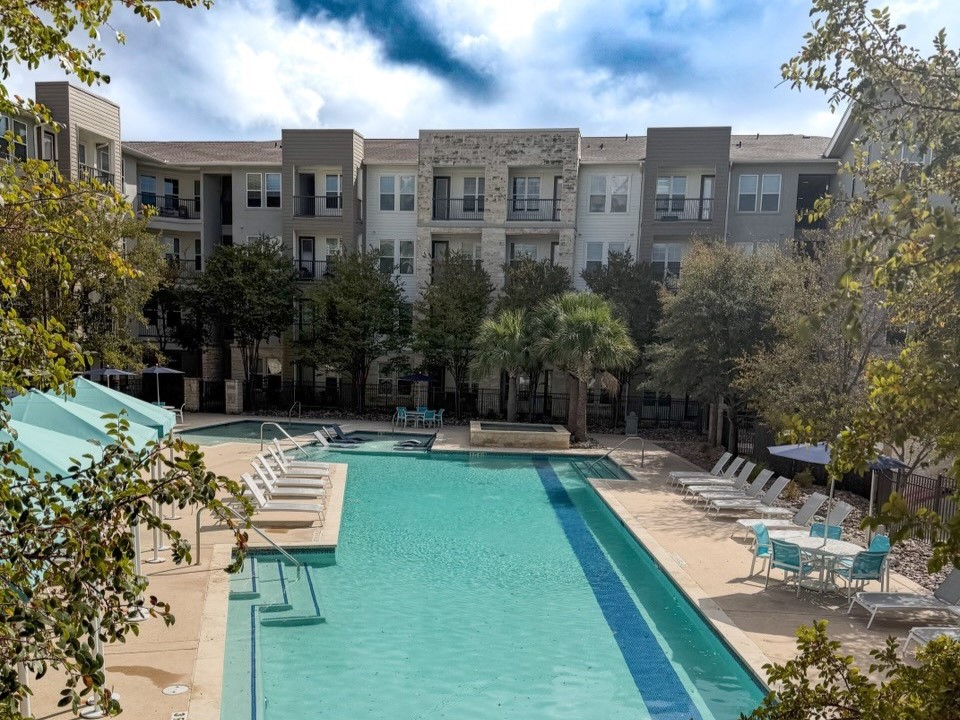 Exterior shot of Ventura Ridge in San Antonio.