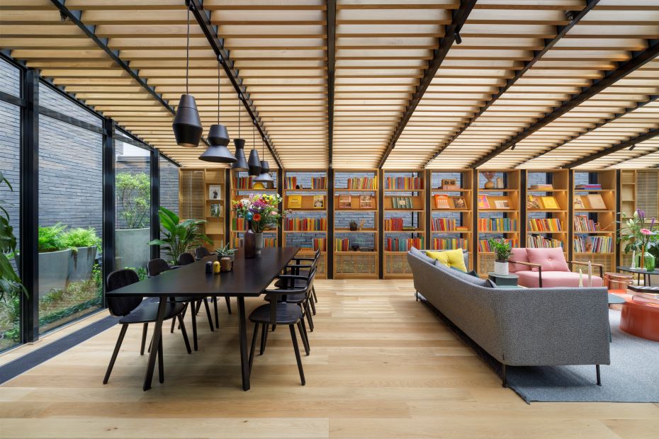 Reading area at 547 West 47th Street