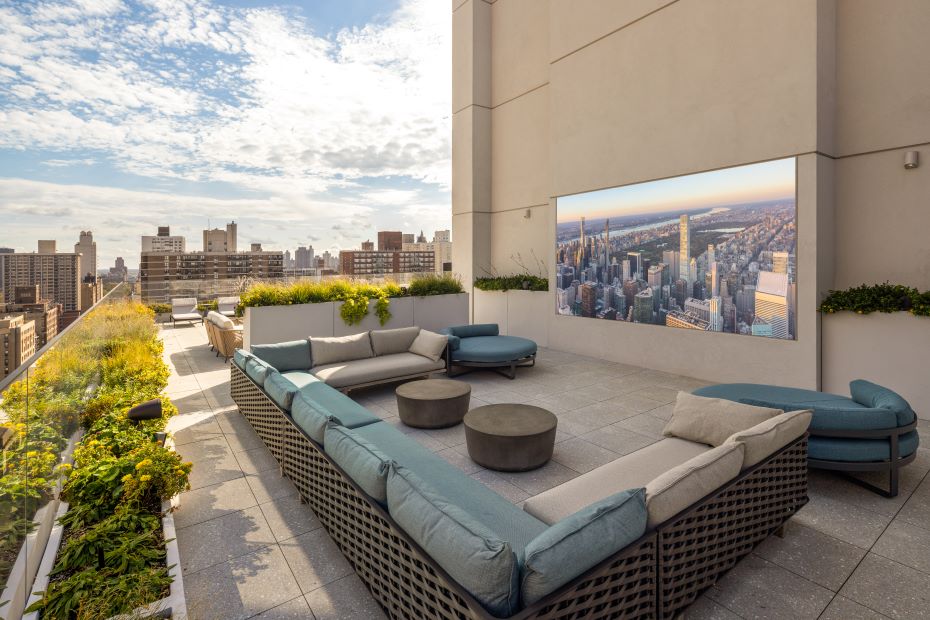 Outdoor cinema at 96+Broadway