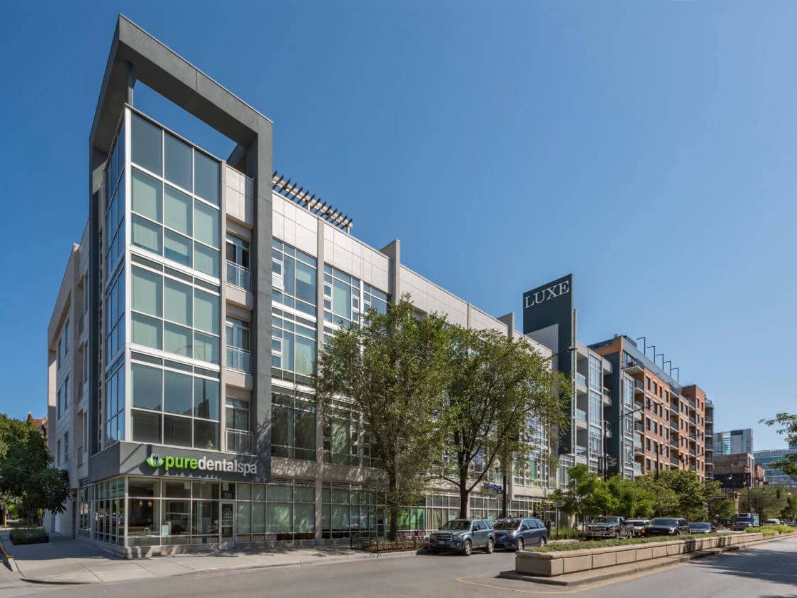 Outside shot of Luxe on Madison, a multifamily community in Chicago.