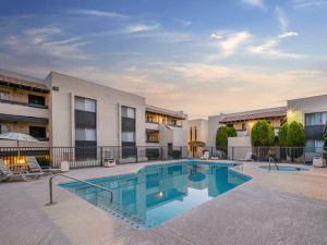 Exterior shot of Monte Vista, a multifamily property in Glendale, Ariz.
