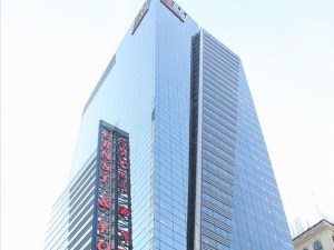 Exterior shot of 5 Times Square, an office tower slated for multifamily conversion in Manhattan, N.Y.