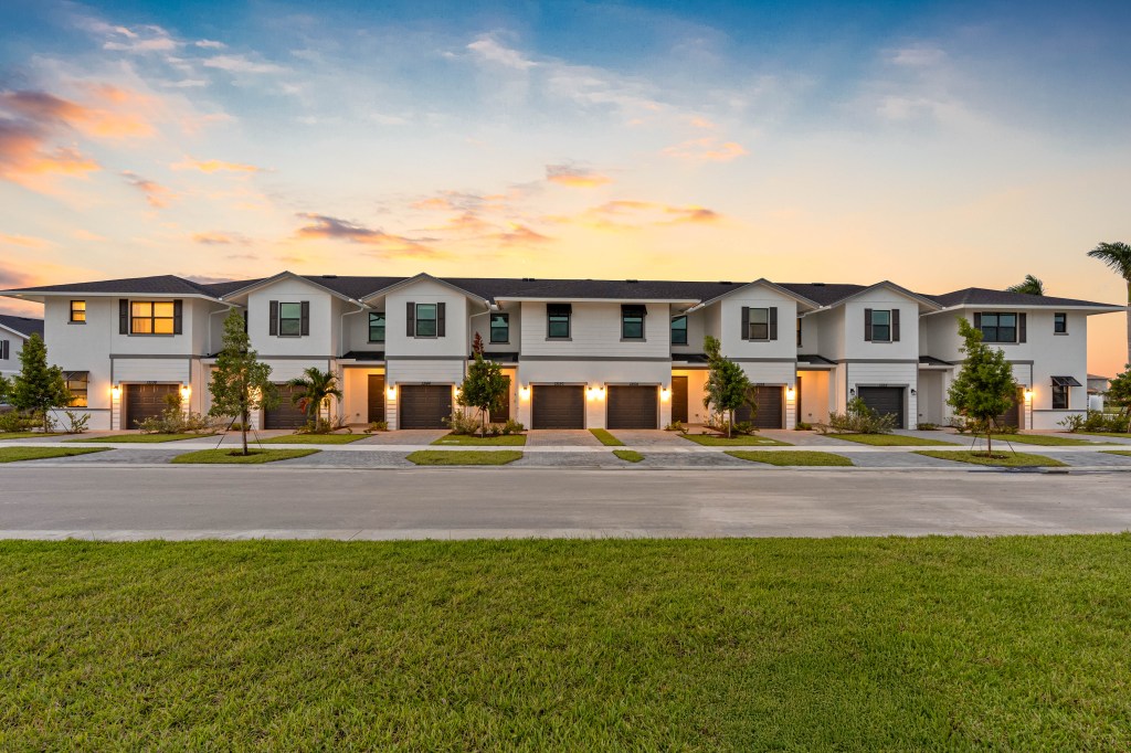 A street-level view of townhomes in the Tredici at Central Park community.