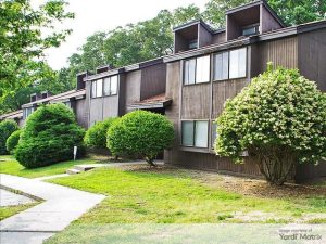 Exterior shot of one of the residential buildings within the multifamily community Cloisters & Foxfire in High Point, N.C.