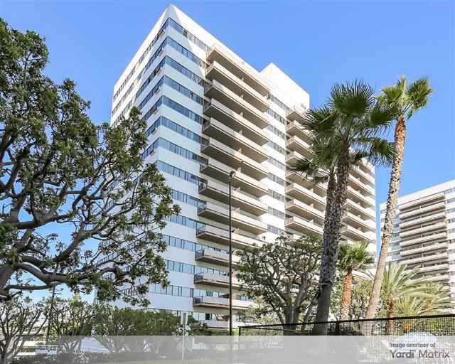 A photo of the Landmark Residences, a 712-unit apartment community in Los Angeles