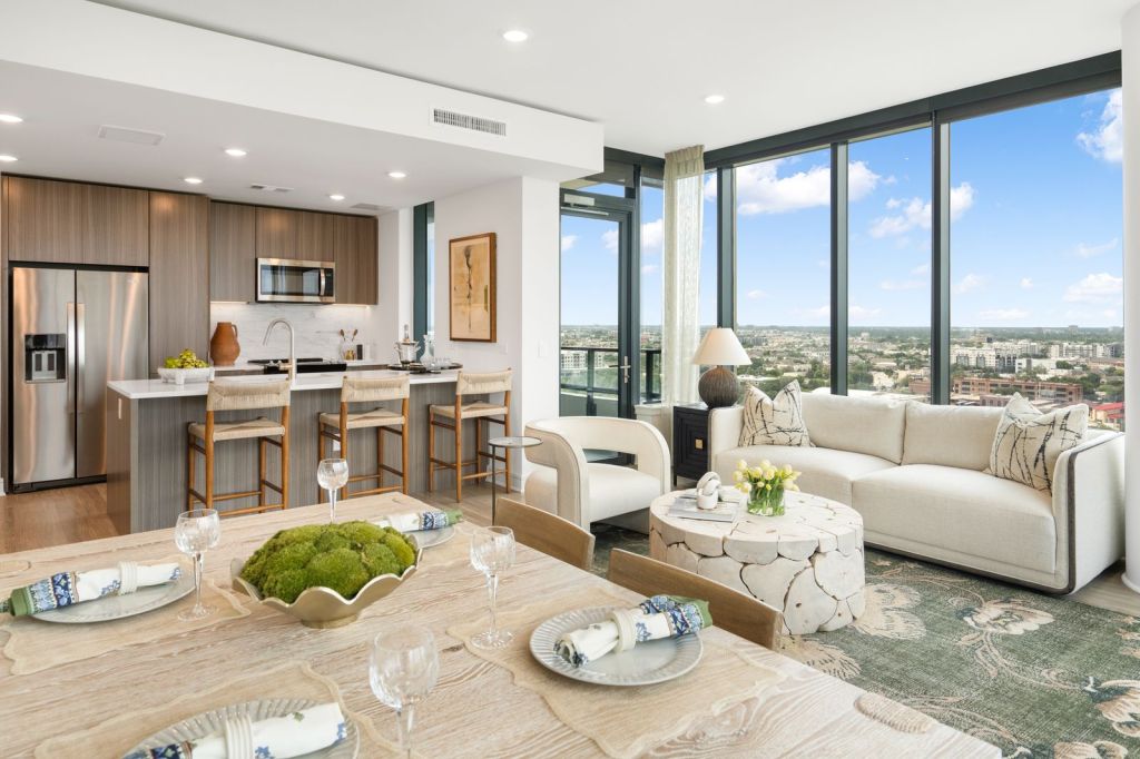 An image of a living room in an apartment at Hanover Buffalo Bayou.