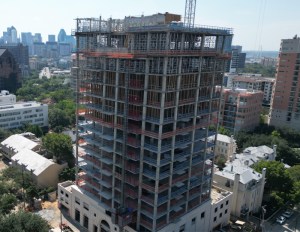 A photo of the under-construction Rosewood Residencies Turtle Creek.
