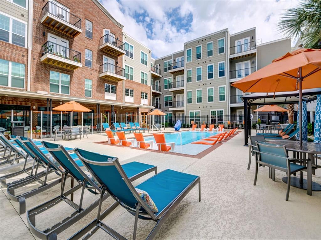A photo of the Delaneaux, a 382-unit property located in New Orleans