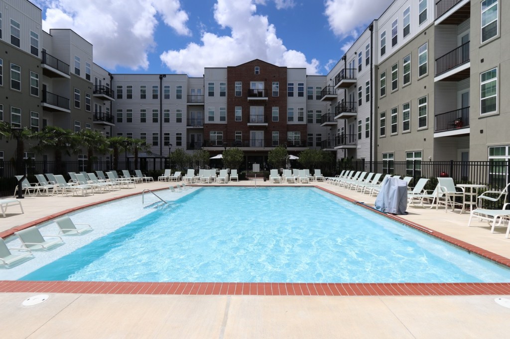 A photo of the Lumina, a 382-unit property located in New Orleans