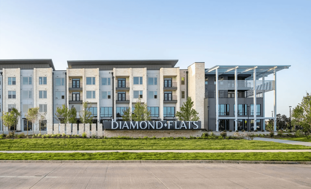 A photo of Diamond Flats, a luxury apartment community located in the Dallas metro.