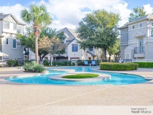 Exterior shot depicting The Landing at Round Rock, a multifamily property in Texas, owned by Starlight Investment, PSP and Future Fund Board of Guardians.