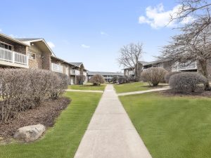 A photo of Renaissance at Carol Stream, located in one of Illinois' wealthiest counties.