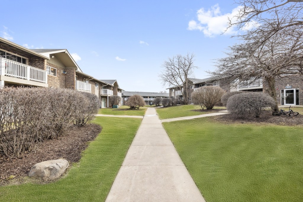 A photo of Renaissance at Carol Stream, located in one of Illinois' wealthiest counties.