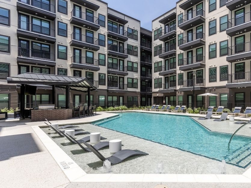 Exterior shot of The Albee Apartments, a 355-unit community in Frisco, Texas.