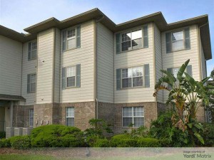 Exterior shot depicting one of Valencia Trace's ten buildings in Orlando, Fla.