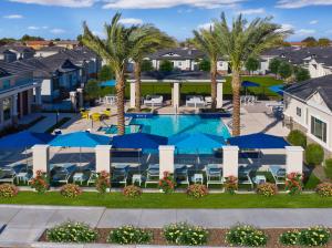 Aerial shot depicting Yardly Paradisi's amenity package. The build-to-rent property is in Surprise, Ariz.