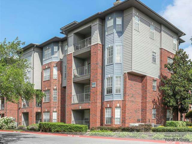 Exterior shot of Lakeside, a Houston community.