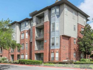 Exterior shot of Lakeside, a Houston community.
