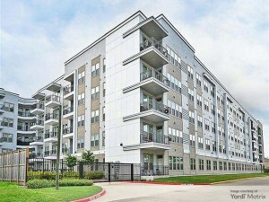 Exterior shot of The Brighton Garden Oaks, formerly Modera Garden Oaks, a multifamily community in Houston.