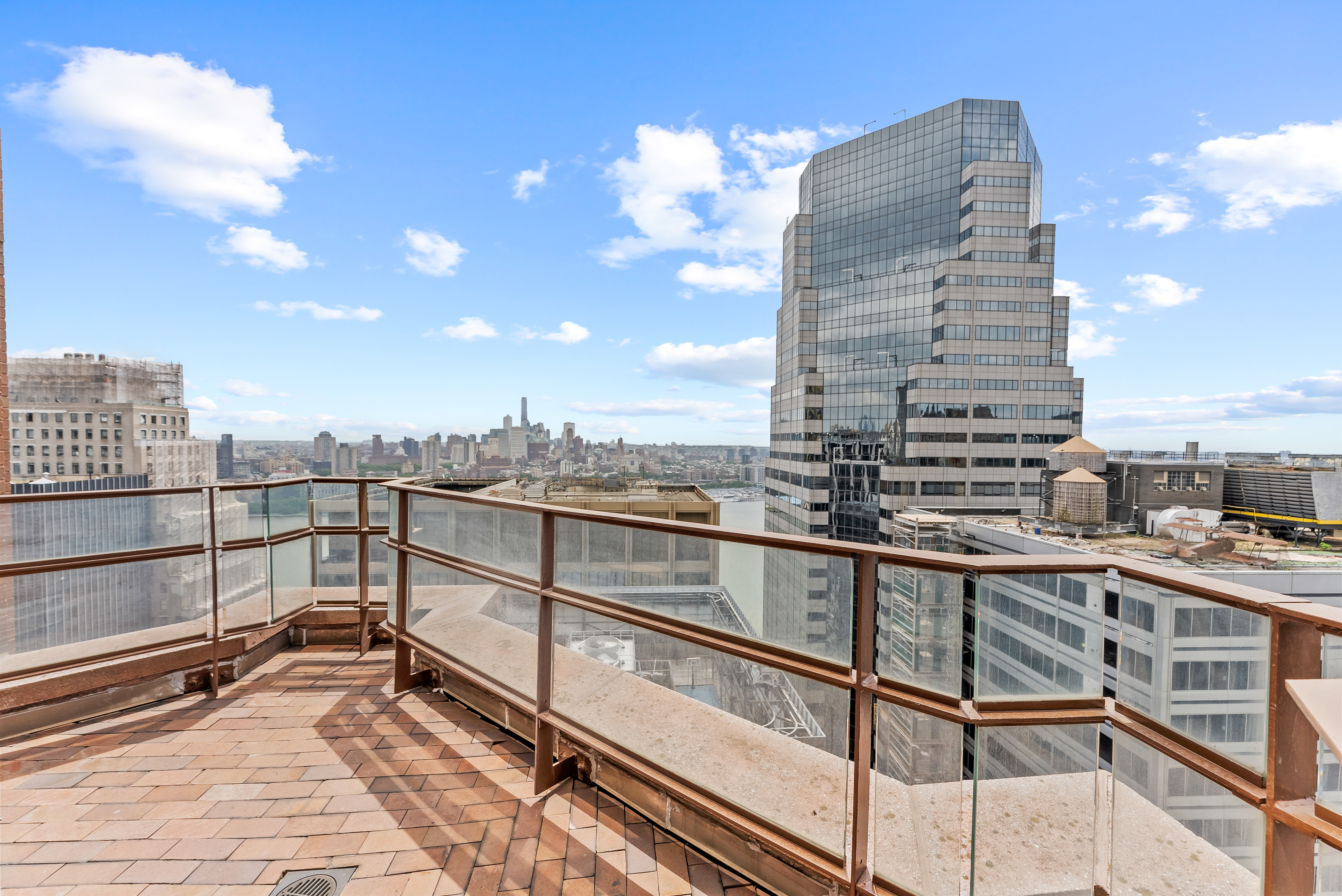 75 Wall Street 34C balcony.