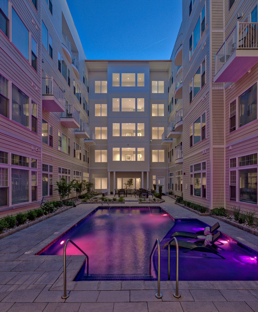 Aqua On 25th exterior image