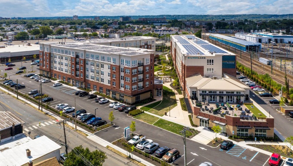 A photo of Silver Lake Apartments, located in Belleville. N.J.