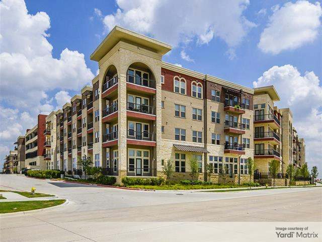 Exterior shot of Capitol at Stonebriar, a 424-unit multifamily property in Frisco, Texas.