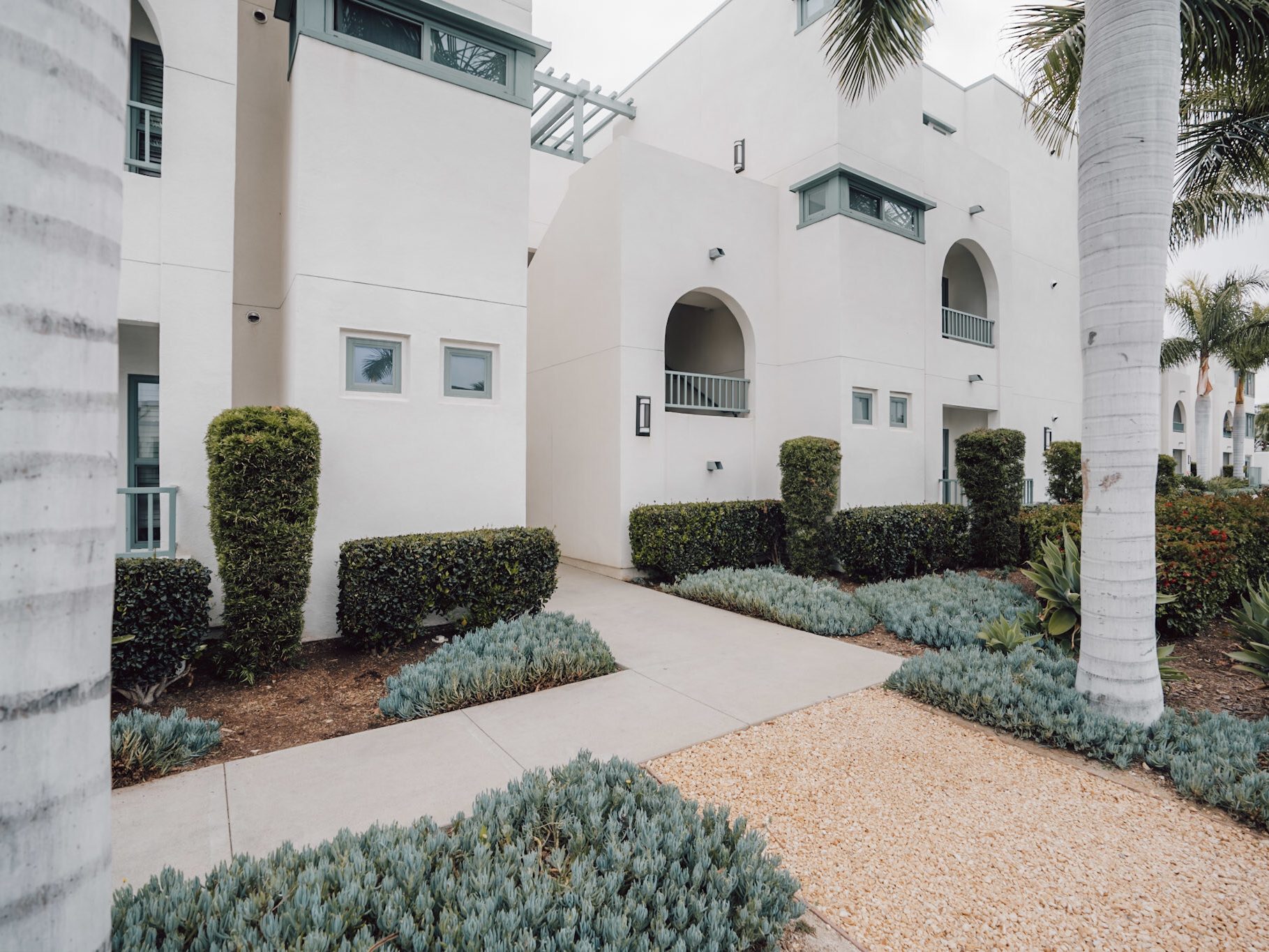 Exterior shot of Dylan Point Loma Apartments, a 180-unit multifamily community in the Point Loma area, San Diego.