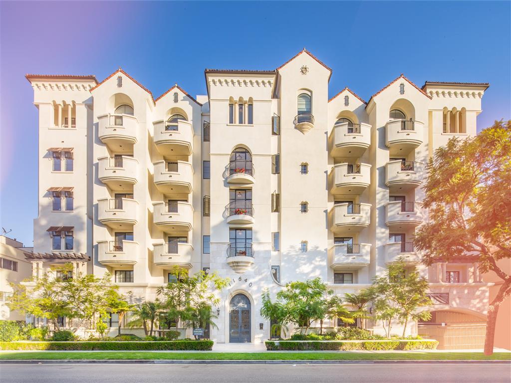 Exterior shot of Luxe Villas, a multifamily property in Brentwood, Calif.