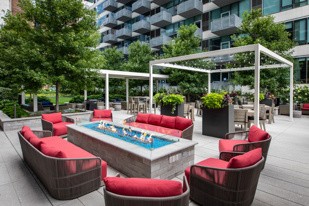 Outdoor amenities at a multifamily property in Chicago