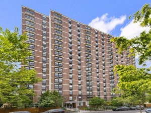 Exterior shot of Reside on Barry, a Chicago community.