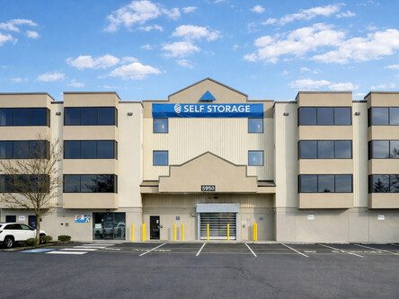 Exterior shot of SecureSpace Tukwila, a 625-unit self storage facilty in Tukwila, Wash. 