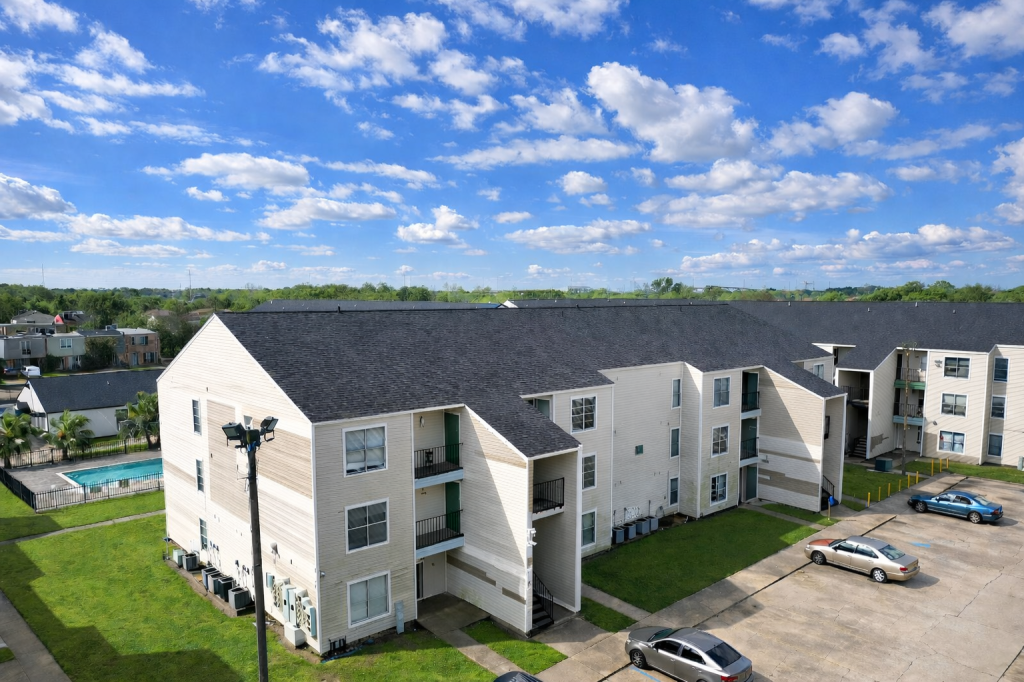 Aerial shot of Laguna Creek, a multifamily community in New Orleans, La.