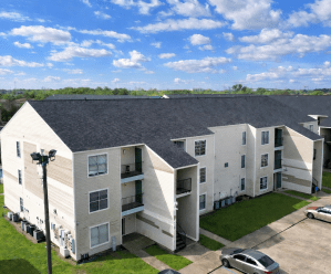 Aerial shot of Laguna Creek, a multifamily community in New Orleans, La.