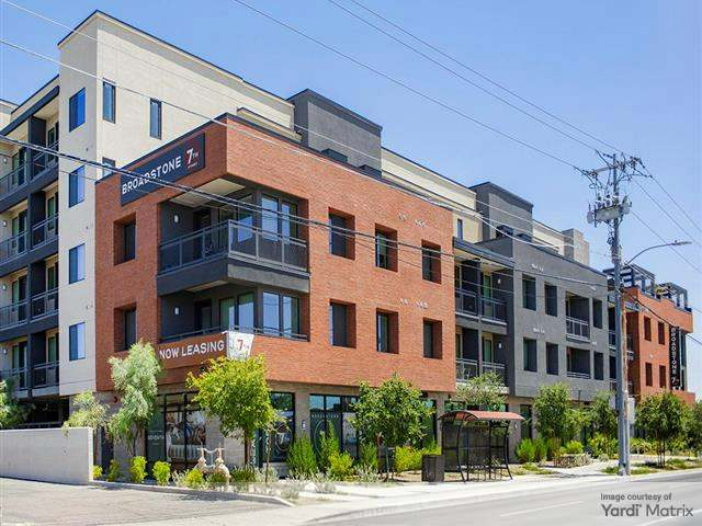 Exterior shot of Broadstone Seventh Street, a 258-unit community in Phoenix.