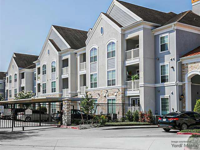 Outside shot of Everleigh Katy, a 250-unit, 55+ active-adult senior community in Houston.