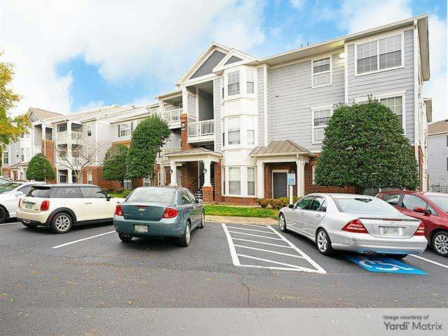 Exterior image of Aspen Grove, a 560-unit multifamily community in Franklin, tenn.