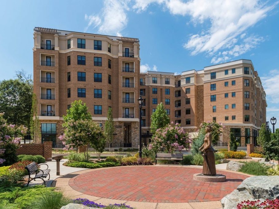 Exterior image of Berkshire Dilworth, a luxury residential building in Charlotte, N.C.