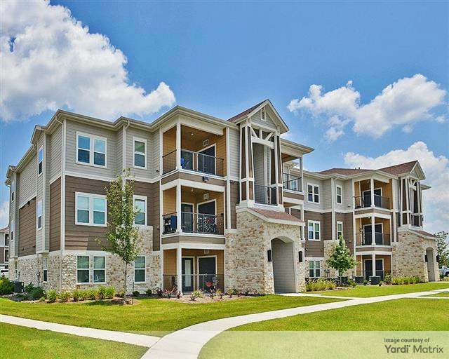 exterior of 288-unit multifamily community in Austin 