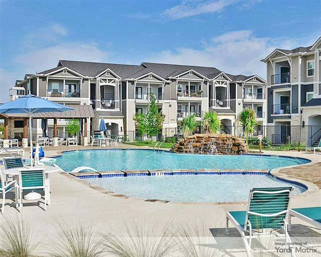 Swimming pool at Vantage at McKinney